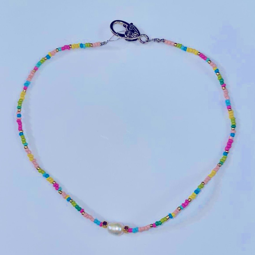 Dainty beaded choker necklace w/ freshwater pearl